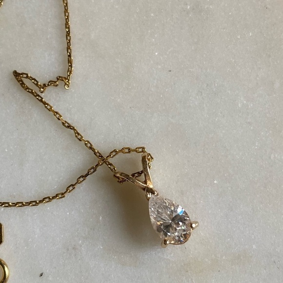 Small vintage pendant on a gold plated chain - Picture 2 of 8